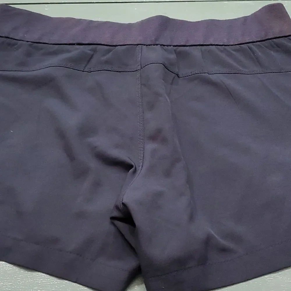 Navy blue shorts, by Brisas. Size small. Pockets. Good used condition.‎